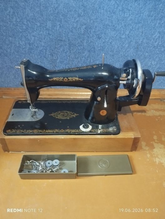 Продам швейную машину