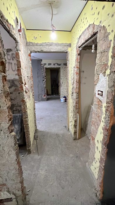 Renovări apartamente Iași gresie faianță baie finisaje instalații