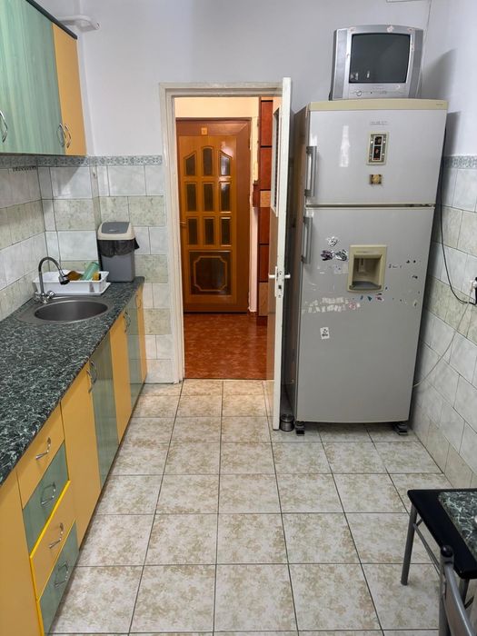 P.F. închiriez apartament 3 camere Micro 3, langa Profi si Hiper Dr.Ma