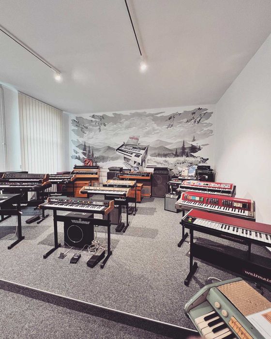 Cursuri de chitara, pian, tobe, canto ,saxofon chitara clasica