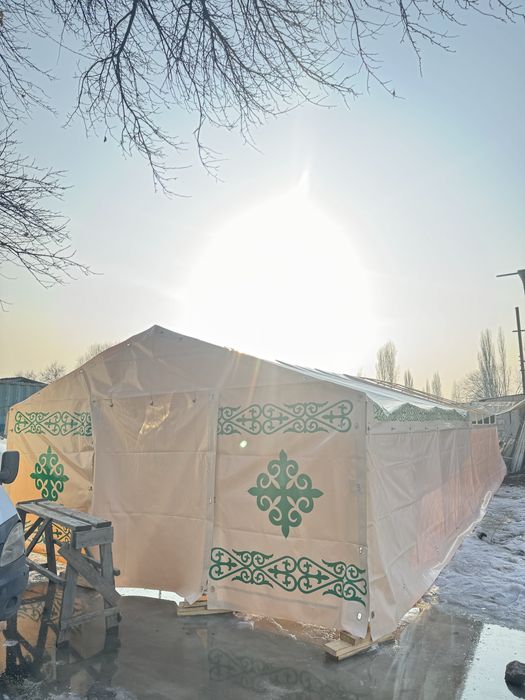 Аренда палатка кругли стол газон