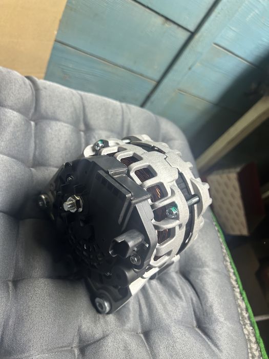 Генератор Лада Ларгус Новый