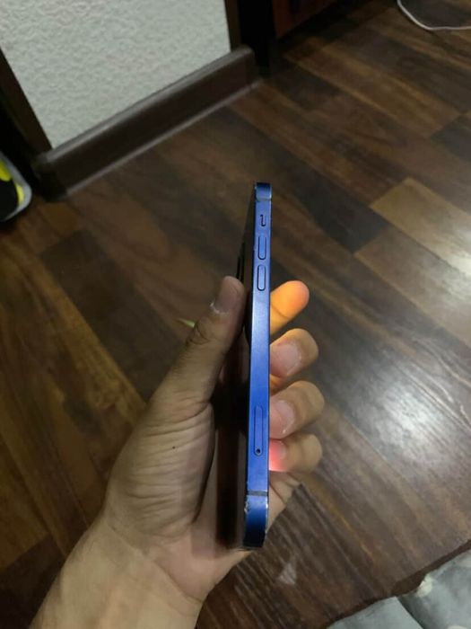 Iphone 12 64 gb holati yaxshi ekran radnoy batareka ham radnoy