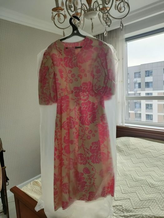 Платье  Продается