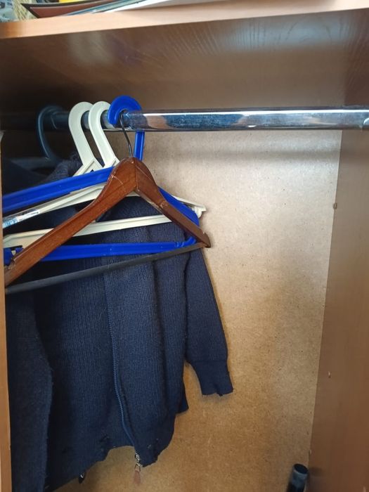 Срочно продам угловой шкаф