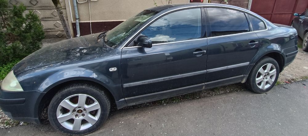 Dezmembrez Passat B5.5 1.8T AWT cod culoare: LC7V