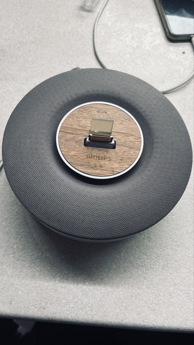 ipad 2 64gb 3g с зарядно Philiphs и тон колона