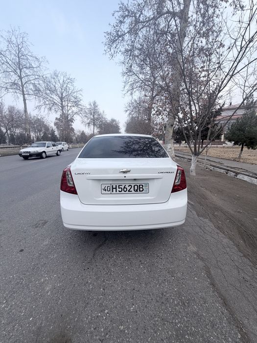 Родпется автомобиль Lacetti
