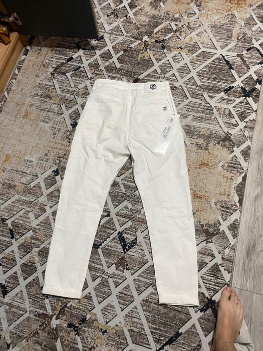 Белые джинсы Zegna