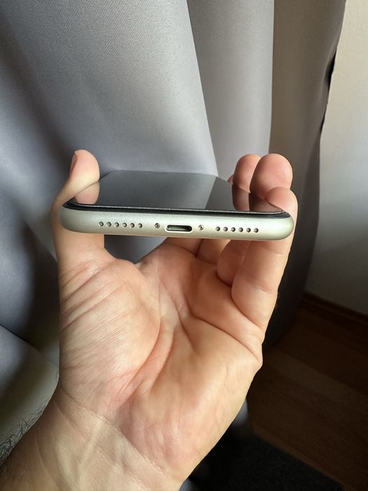 iPhone 11 white cutie