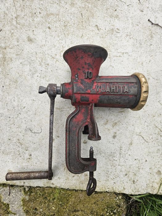 Vand 2 masini de tocat Vlahita si o masina de stors fructe