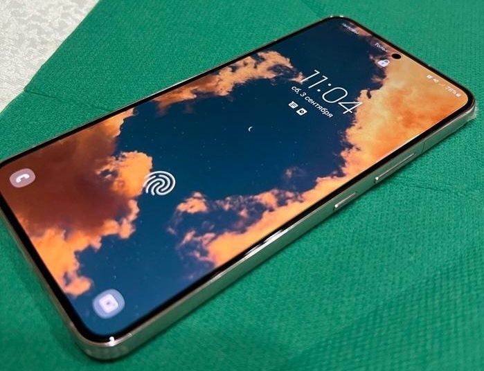 Продам телефон Samsung S22