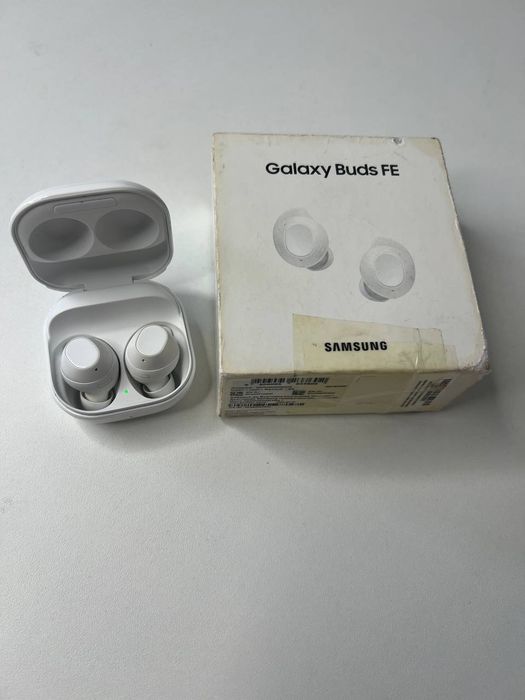 Samsung Buds FE наушник