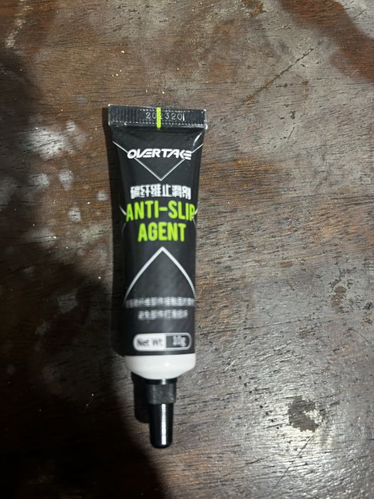 противоскользящее средство Overtake для карбонового волокна