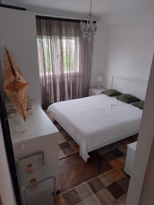 Închiriez ap 4 camere