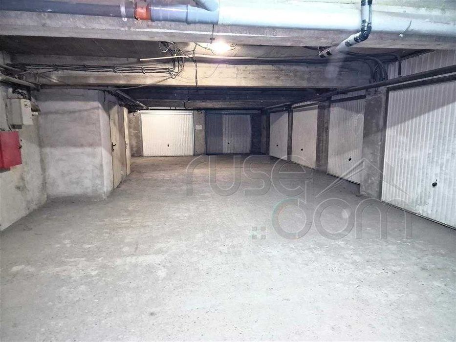 Продава се Тристаен апартамент в Русе, Център - 87 кв.м за 1641 €/кв.м - Снимка #13