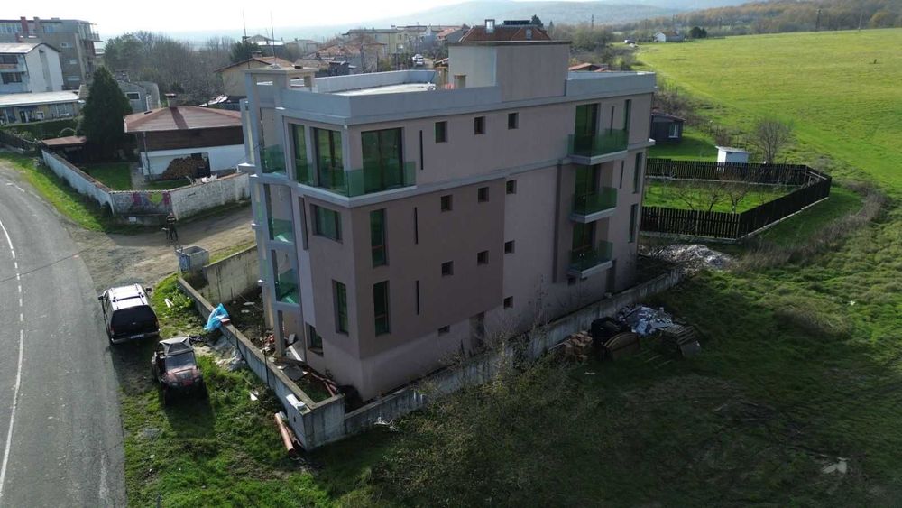 Студио в новострояща се малка бутикова сграда с акт 15.