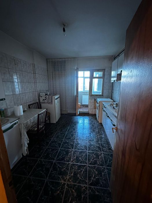 Vând apartament cu 3 camere  in cartierul Tudor Vladimirescu