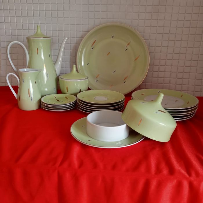 Продам набор посуды.