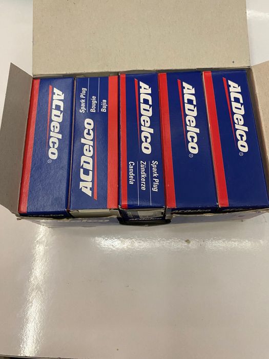 Свещи ACDelco за доста модели стават  цената е за брой