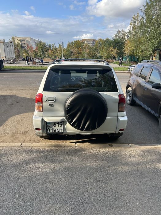 Автомобиль Рав 4 в хорошем состояние