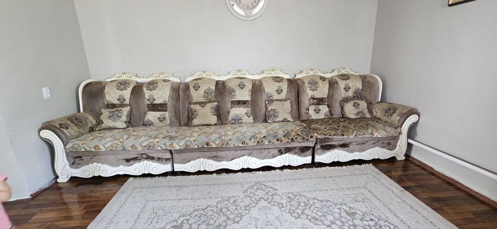 Продам срочно диван 150 тыс состояние отличное