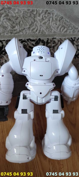 robot jucarie SILVERLIT 36cm fara baterii merge decat se aprinde sus