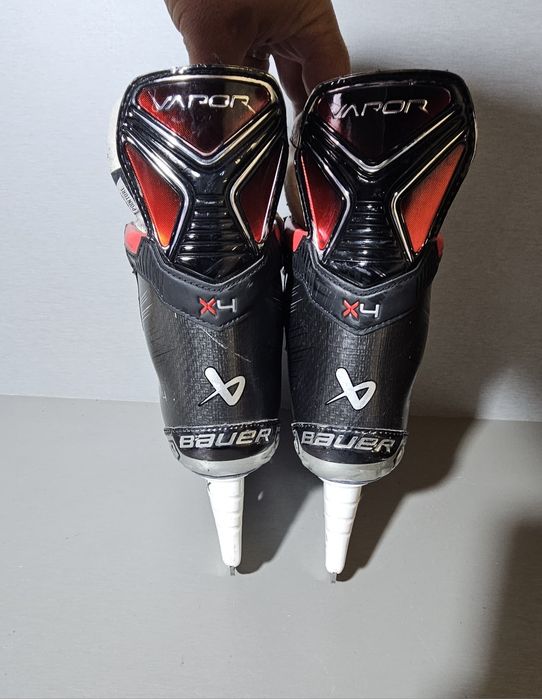 Patine 88 hochei hockey Bauer Vapor X4  marime  40,5-41  ( 27   cm lungime interioara).