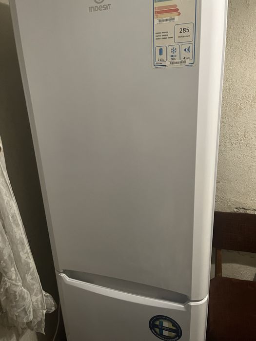 Продавам Хладилник с фризер Indesit BAAN 13