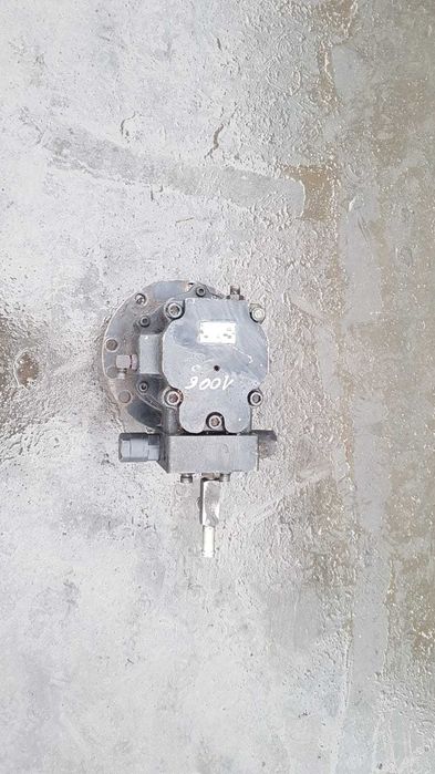 Reductor rotire hidromotor pentru miniexcavator Yanmarr