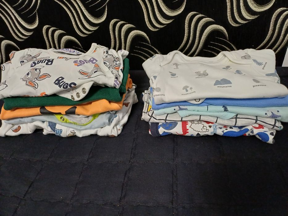 Lot haine marimea 68, potrivite pt 3-6 luni