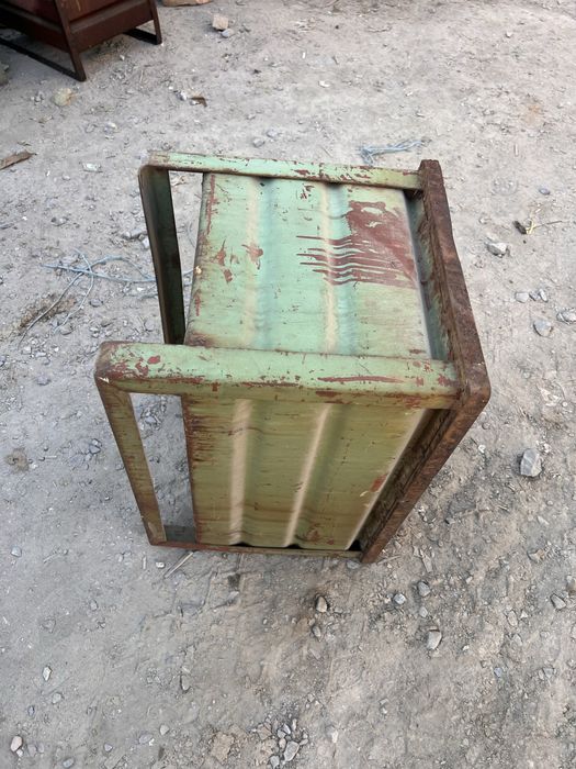 Temir yashik, metal quti.