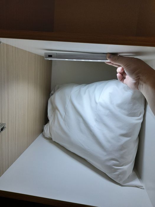 Sistem LED iluminare dulap cu senzor de mișcare