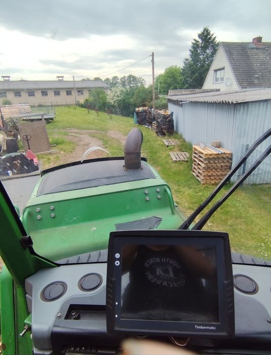 Forwarder  Forestier John Deere 1510E – utilaj ideal pentru adunatul, încărcatul și transportul masei lemnoase