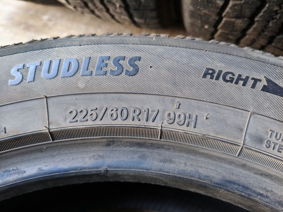 225 60 R17 Зима Комплект. Япония