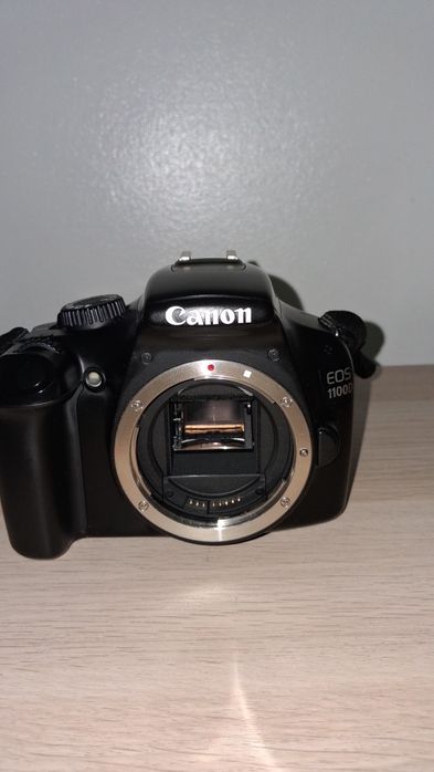 CANON EOS 1100D in stare perfecta