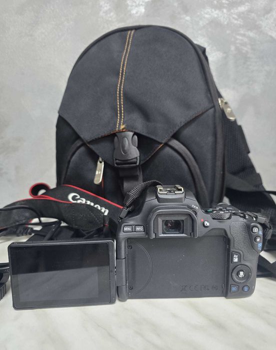 Canon eos 250D + Obiectiv EF-S 18-55mm Bmg Amanet 100941