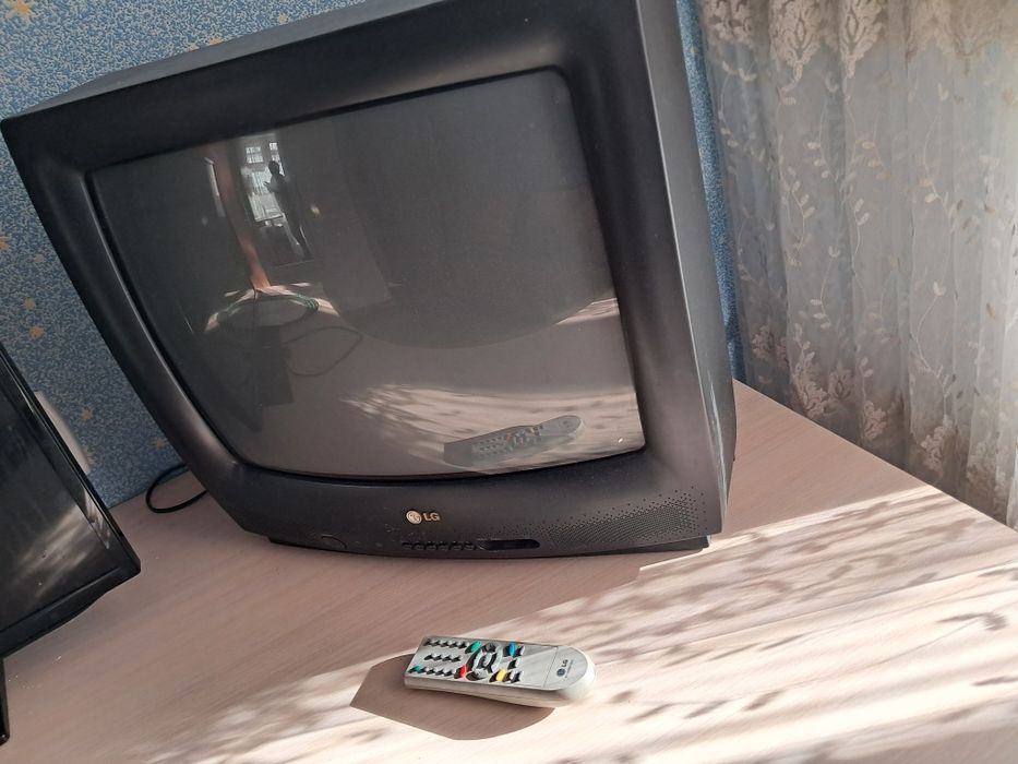Телевизор LG с пультом