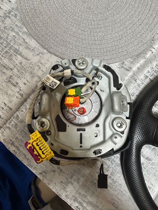 Мулти ВОЛАН за Ауди а4 б7 перфориран в топ състояние