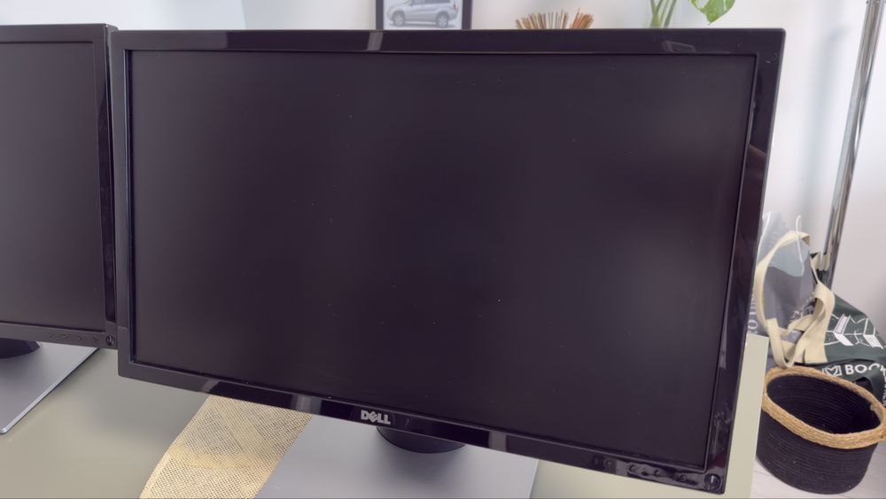 Monitoare LED DELL