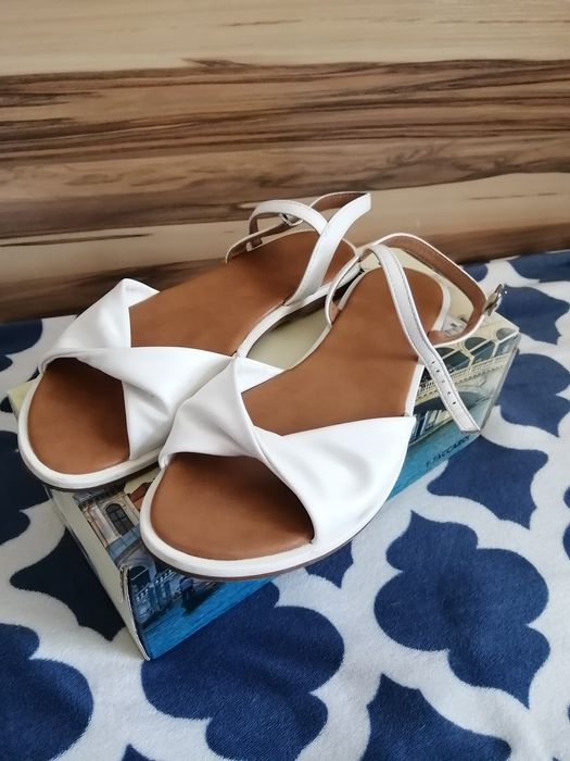 Продам женские сандали