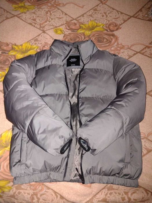 Продавам ново/марка-Bershka/мъжко ватирано яке