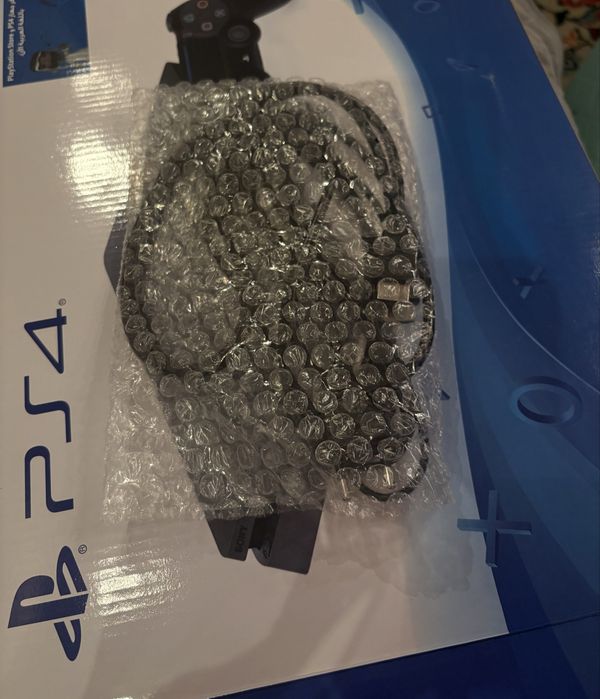 Продам приставку PS4 Slim