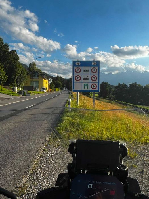 BMW S1000XR 2024, Triple Black, Garanție + 3 cutii (moto disponibilă doar între 25 iulie -05 august)