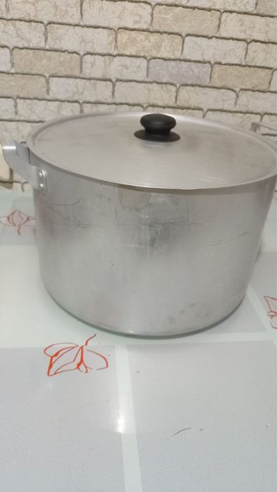 Болтшая кастрюля