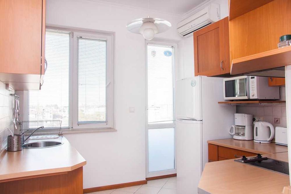 Дава се под наем Тристаен апартамент в София, Център - 90 кв.м за 598.23 € - Снимка #2