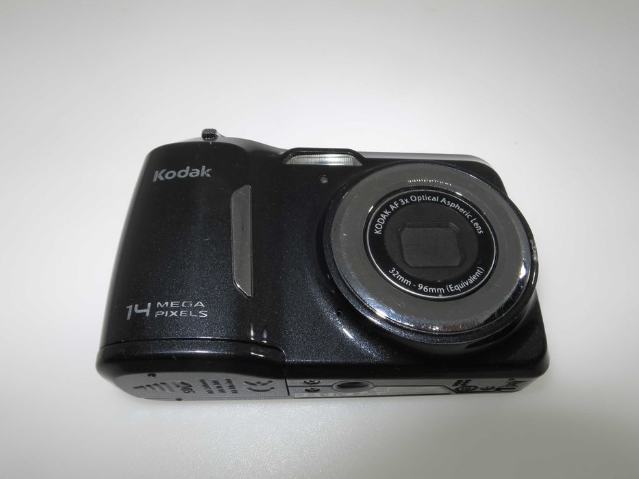 Kodak EasyShare C183 компактен цифров фотоапарат ретро дигитална камера 14 мегапиксела, работи отлично и прави снимки със страхотни Кодак цветове