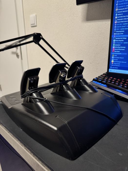 Volan Logitech G29 + schimbator , calitate top , bine intretinut