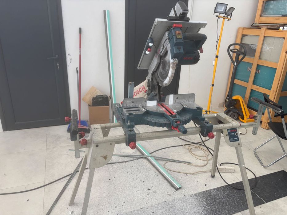 Циркуляр BOSCH със стойка!