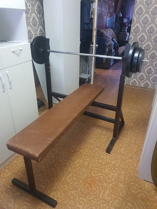 Продаю штангу, стойку и лежак.